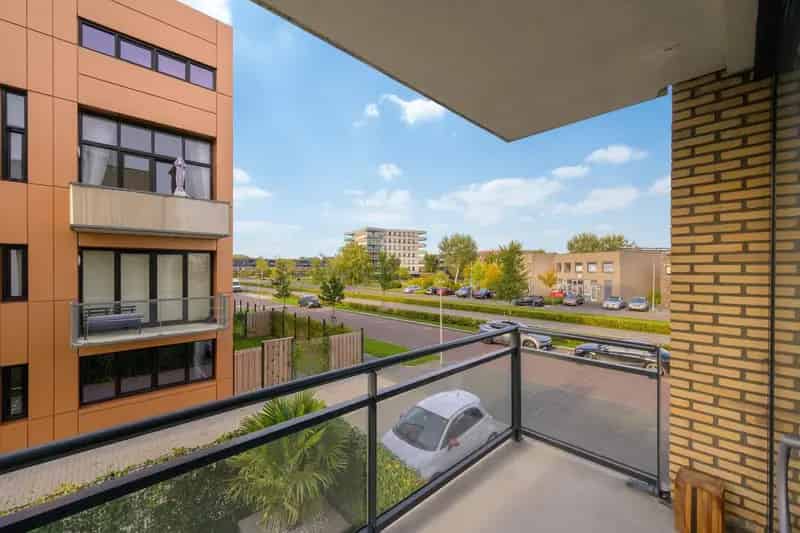 3 Kamer Appartement Almere Poort  Balkon Prive Parkeerplaats