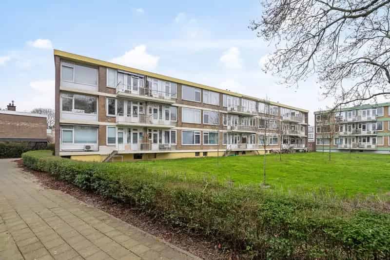 Rotterdam 3-kamerappartement  Twee Balkons  Kelderberging Gemeubileerd