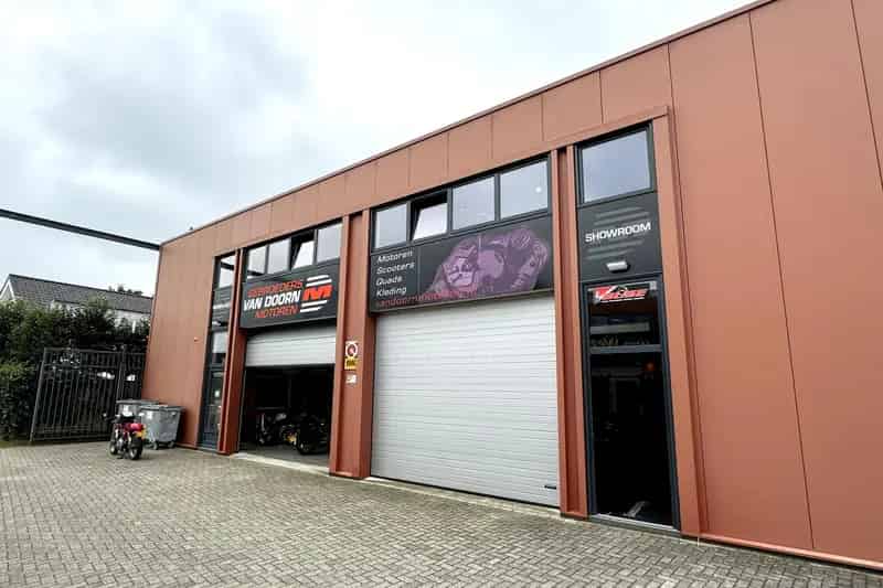 Showroom Bedrijfsruimte Magazijn Ammerzoden 450m2 Nabij A2