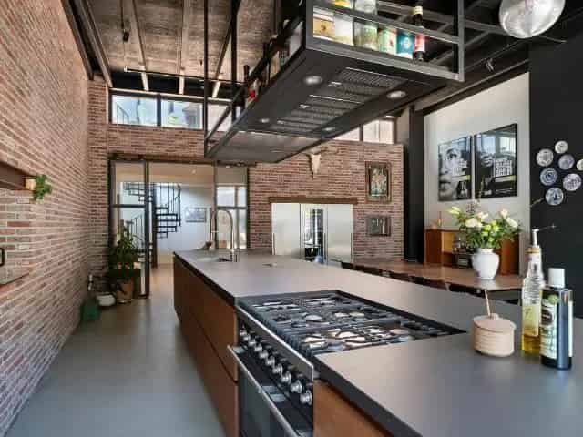 Woning te koop Roermond: Industrieel Stadshuis met Stadstuin en Garage