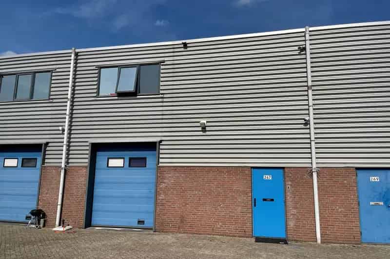 Bedrijfshal te Huur Velsen Noord 81m2