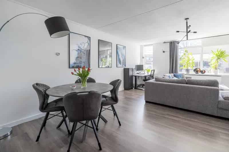 Bussum Centrum: Instapklaar 2-kamer appartement 64m2  - Volle Eigendom