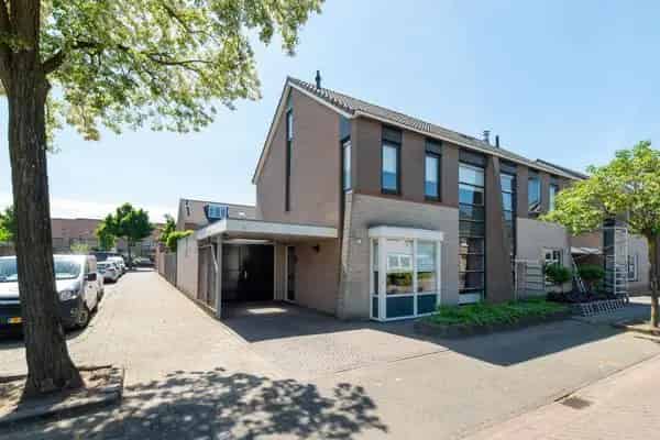Twee Onder Een Kapwoning Ruime Woonkeuken Royale Tuin 3 Slaapkamers