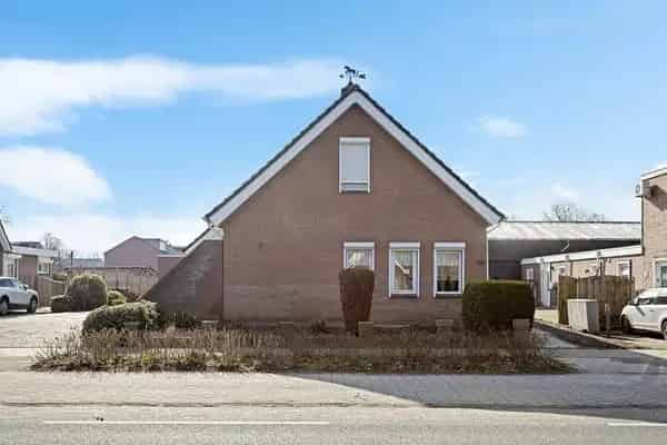 Vrijstaande woning 1400m2 tuin Klazienaveen