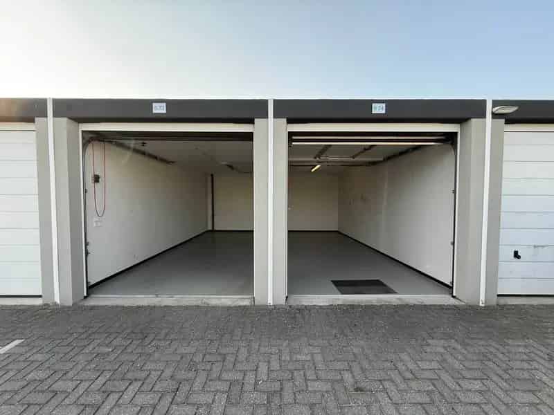 Garagebox Waalwijk 42m2  - Beveiligd Complex - Nabij N261 A59