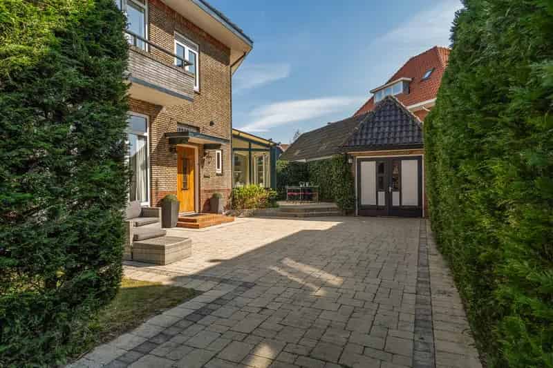 Huis te koop Wassenaar: Ruime villa met 5 slaapkamers en karakter