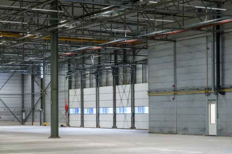 Bedrijfshal Amsterdam Zuidoost 7536m2 te huur