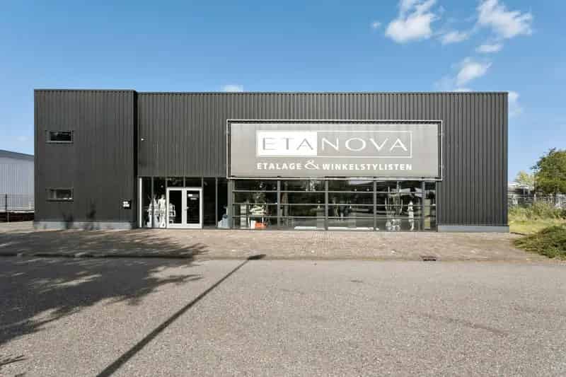 Bedrijfshal Etten-Leur te huur: Kantoor Showroom Bedrijfsruimte