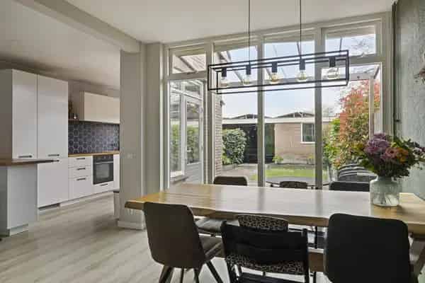 Tussenwoning Dorestad Plantsoen 130m2 Garage Veranda Zonnepanelen