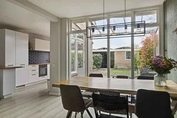 Tussenwoning Dorestad Plantsoen 130m2 Garage Veranda Zonnepanelen