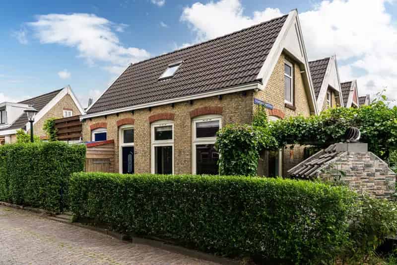 Ruime Hoekwoning Nabij Leeuwarden Centrum