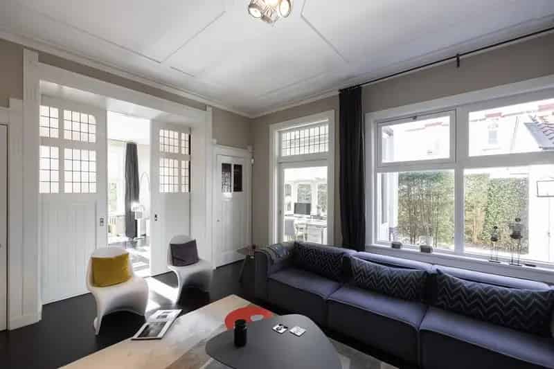 Karakteristieke Vrijstaande Villa met 5 Slaapkamers en Ruime Tuin