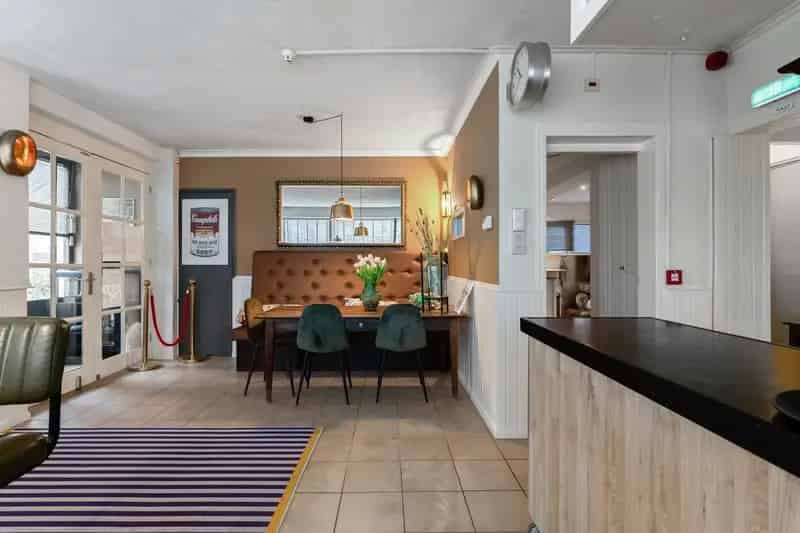 Hotel te koop Zandvoort: 20 kamers, groot terras, centrum locatie