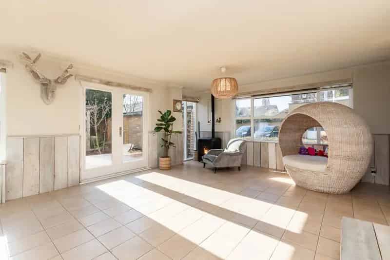 Huis te koop Almere: 4 Slaapkamers, Moderne Badkamer, Garage, Zonnige Tuin