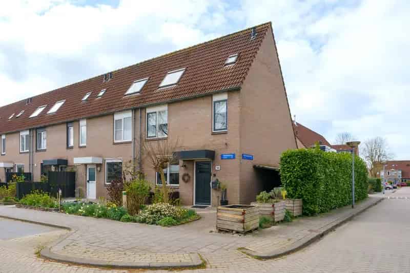 Ruime Hoekwoning Almere 4 Slaapkamers Grote Tuin 10 Zonnepanelen