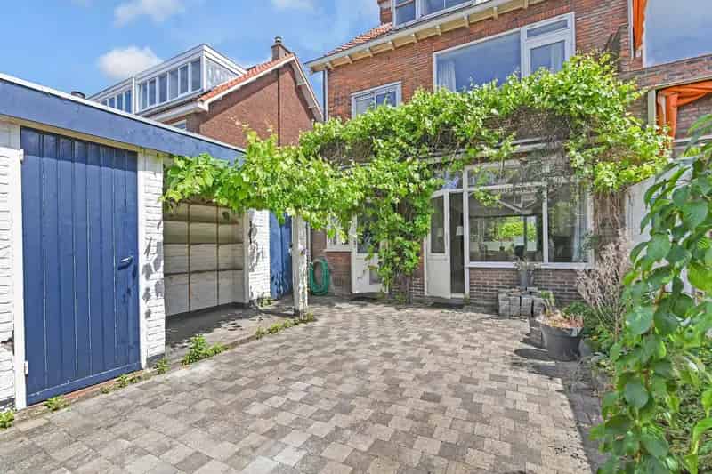 Huis te koop Voorburg: Ruim Herenhuis met Tuin en Garage