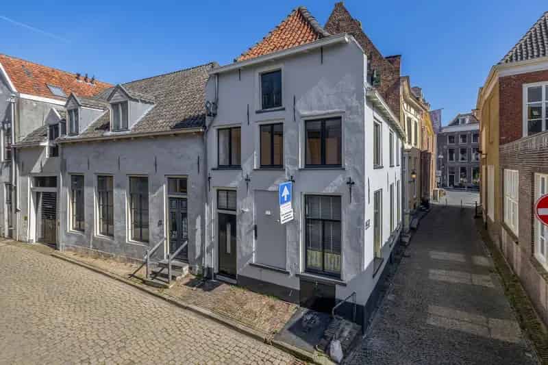 Huis te koop Zutphen: Karakteristieke woning met twee entrees
