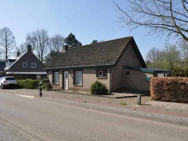 Vrijstaande woning te koop Hoeven 2 slaapkamers ruime berging