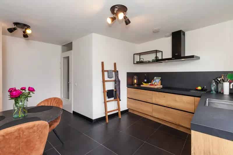 Huis te koop Schiedam: Ruime 4 slaapkamer woning met dakterras