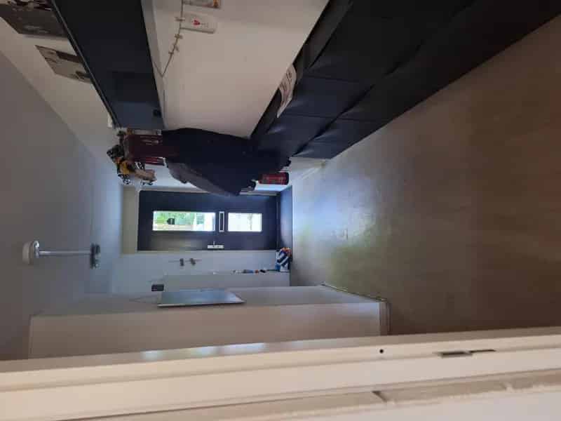 Kamer Ede: Ruime kamer met hoge plafonds, grote tuin en keuken