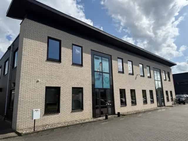 Bedrijfshal te Huur Hoogeveen 600m2 Kantoor en Bedrijfsruimte