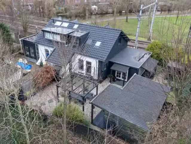 Unieke 2 1 kap woning aan het Noord Hollands kanaal
