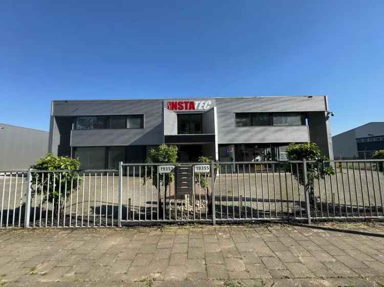 Bedrijfshal Geleen te huur: Kantoor en Loods