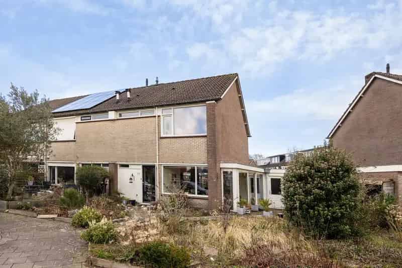 Ruime Hoekwoning Achterveld Tuin Nabij Voorzieningen