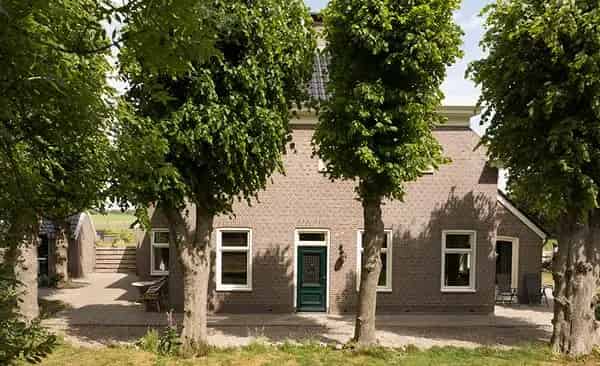 Luxe Landelijke Woonboerderij met Wijngaard en Appartementen