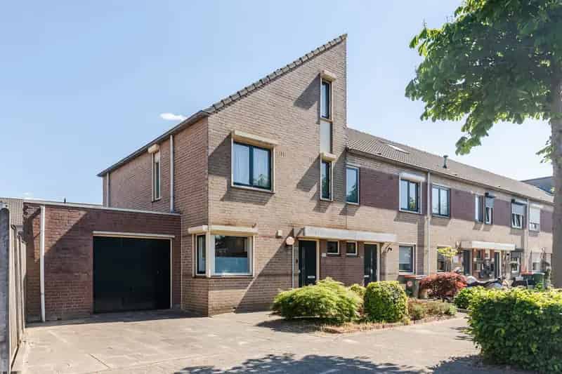 Royale Hoekwoning Breda 4 slaapkamers Grote Garage Zonnige Tuin
