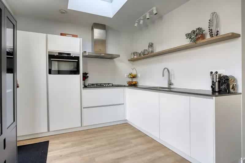 5 Slaapkamers Ruime Tussenwoning Odijk Moderne Keuken Diepe Tuin