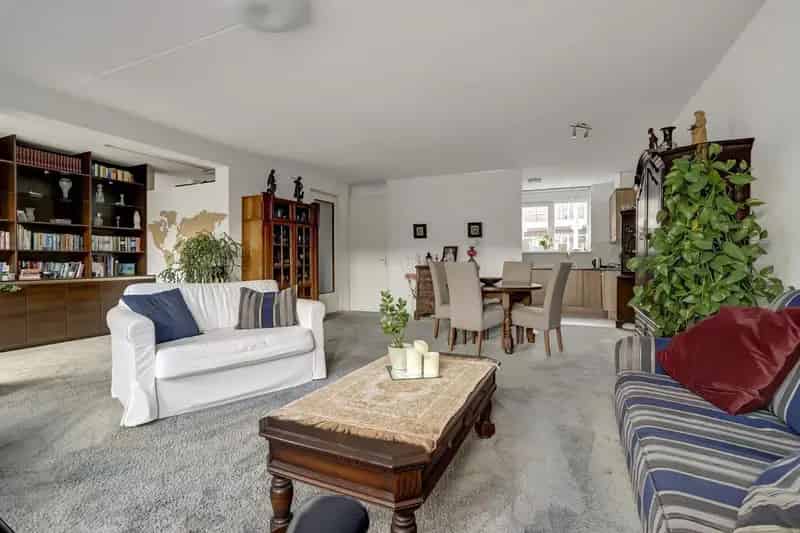 Zierikzee Appartement: Licht & Ruim 2-kamer met Balkon