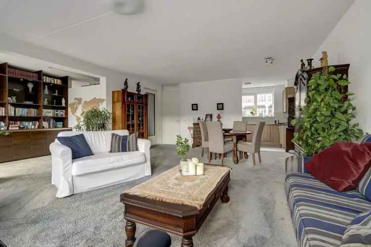 Zierikzee Appartement: Licht & Ruim 2-kamer met Balkon