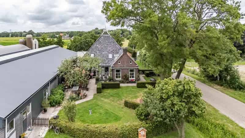Melkveebedrijf Damwâld te koop: 18,6 ha grond, woning en diverse opstallen