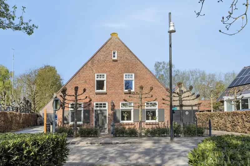 Karakteristieke Woonboerderij te Koop