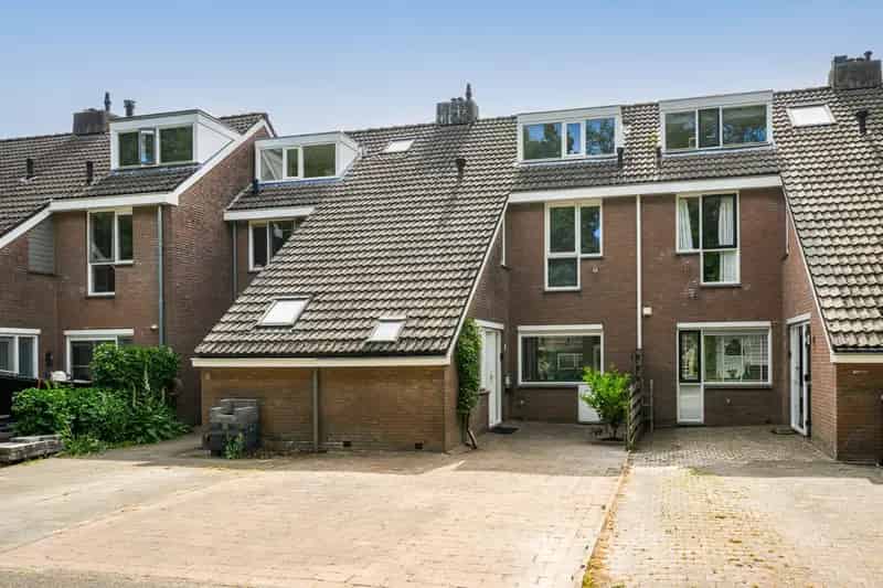 Tussenwoning te koop Huizen 3 slaapkamers 173m2 perceel
