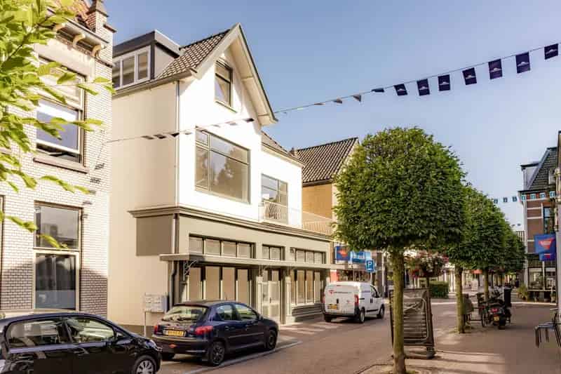Instapklaar 3-kamerappartement met tuin Baarn