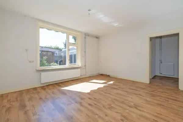 Ruime gezinswoning 3 slaapkamers nabij station Bussumerheide