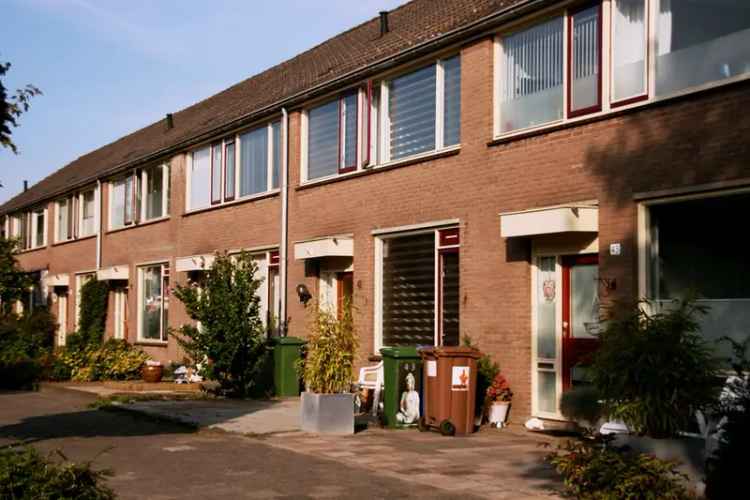 Grote Eengezinswoning nabij Winkelcentrum De Ridderhof