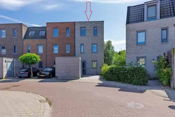 Te Huur: Ruime 4 Slaapkamer Eengezinswoning Leeuwenveld 3