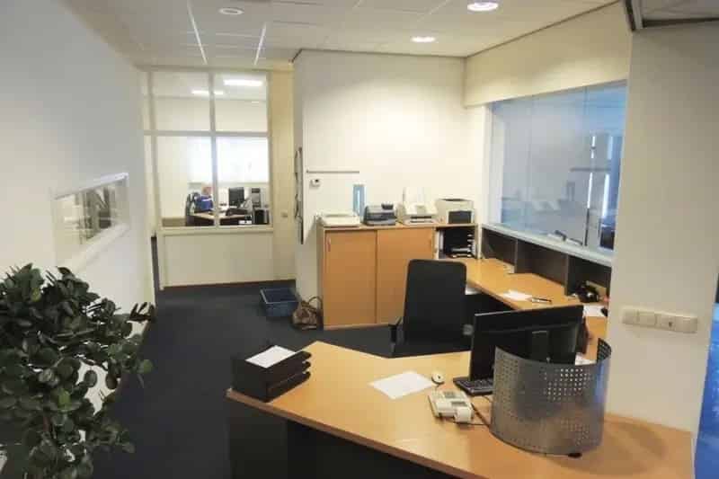 MULTIFUNCTIONEEL BEDRIJFSPAND MET KANTOORRUIMTES EN BEDRIJFSRUIMTE