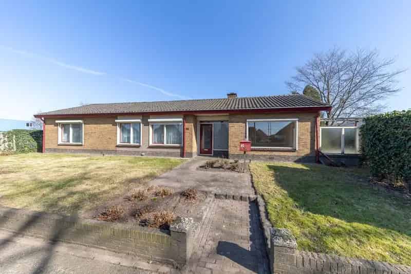 Ruime Bungalow in Silvolde met Dubbele Carport en Werkruimte