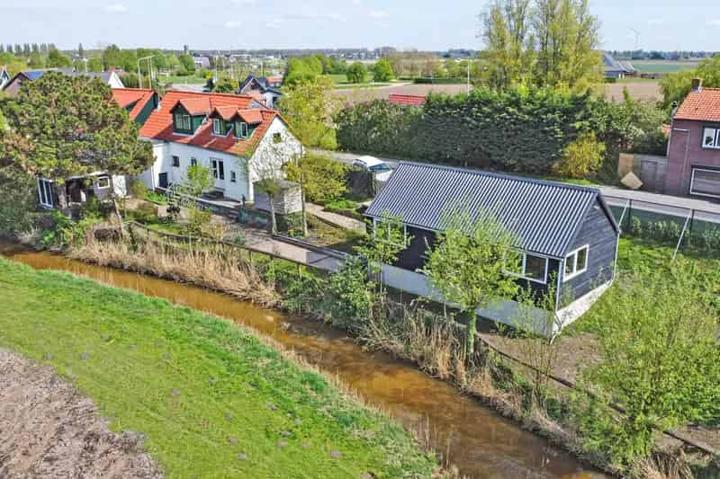 Unieke Dijkwoning met 915m² Grond en Prachtig Uitzicht