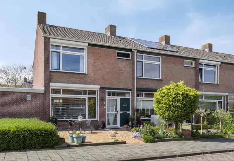 Instapklare Hoekwoning 3 Slaapkamers Serre Nieuwe Badkamer