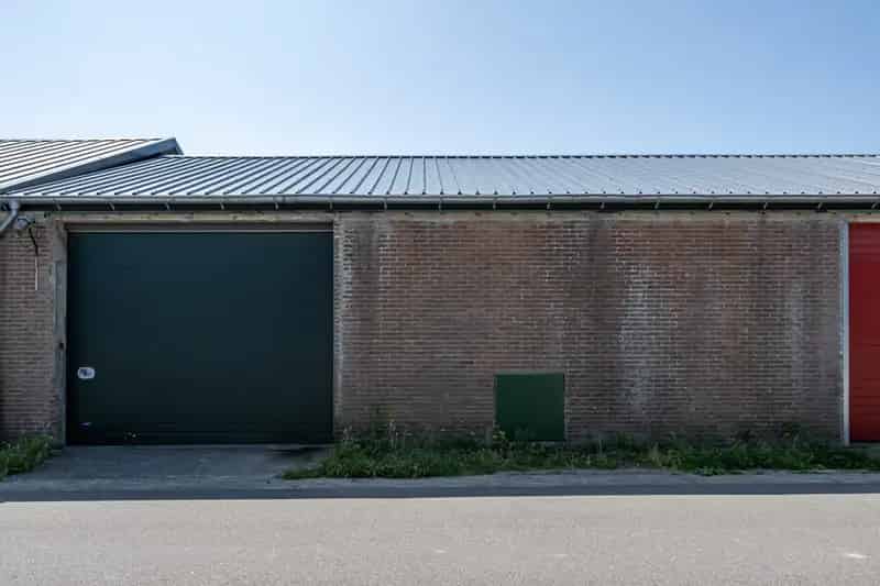 Bedrijfshal Dirksland te koop: Royale ruimte met veel mogelijkheden