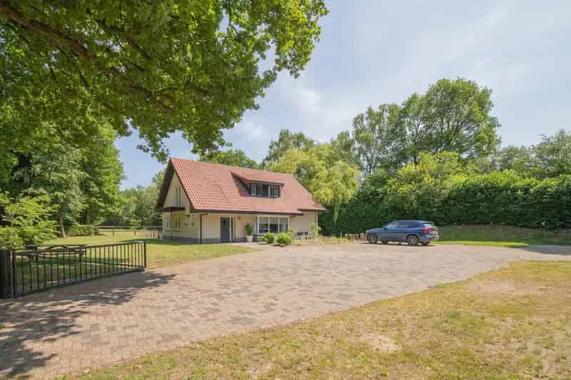 Luxe Vrijstaande Woning met Paardenstallen nabij A12