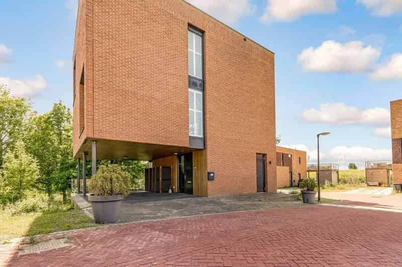 Luxe Vrijstaande Villa te Lelystad 4 Lagen 3 Badkamers