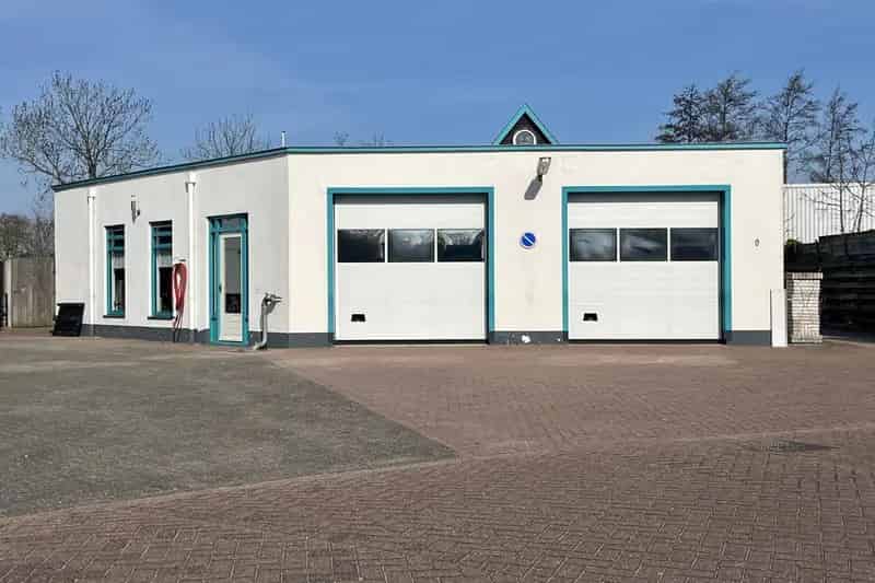 Bedrijfshal met woonhuis te koop Den Burg