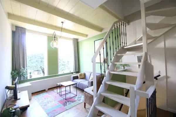 Gemeubileerd 3-kamer appartement 3 woonlagen