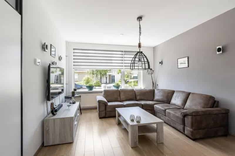 Ruime 5 Kamer Tussenwoning met 4 slaapkamers, Energielabel A